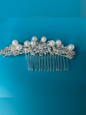 Rhinestone Pearl Floral Hair Comb Silver Tone Bridal Hair Accessory